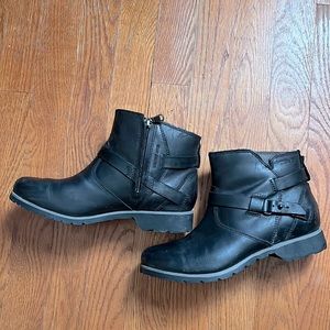 Teva De La Vina black boots women